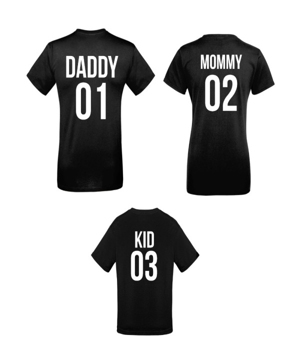 Set-uri de tricouri pentru familie pe alb sau pe negru Daddy 01, Mommy 02 si Kid 03 pe negru Set-uri de tricouri pentru familie pe alb sau pe negru Daddy 01, Mommy 02 si Kid 03 pe negru