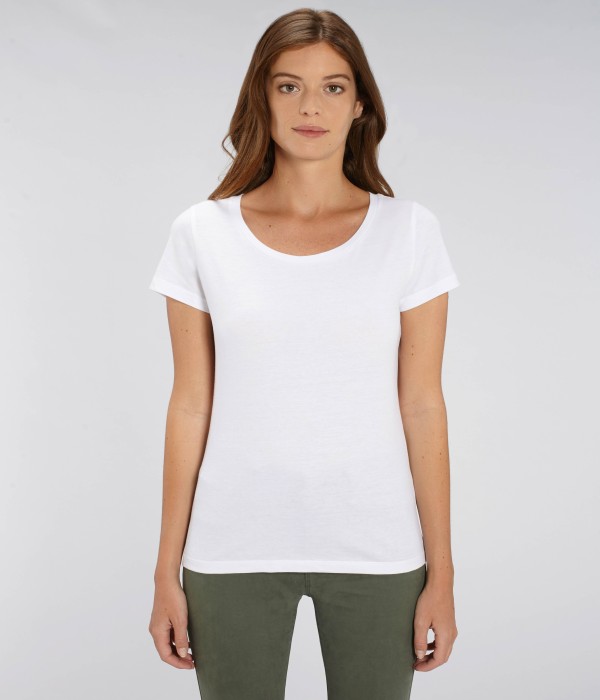 Tricou de femei din 100% bumbac organic pe alb Tricou de femei din 100% bumbac organic pe alb